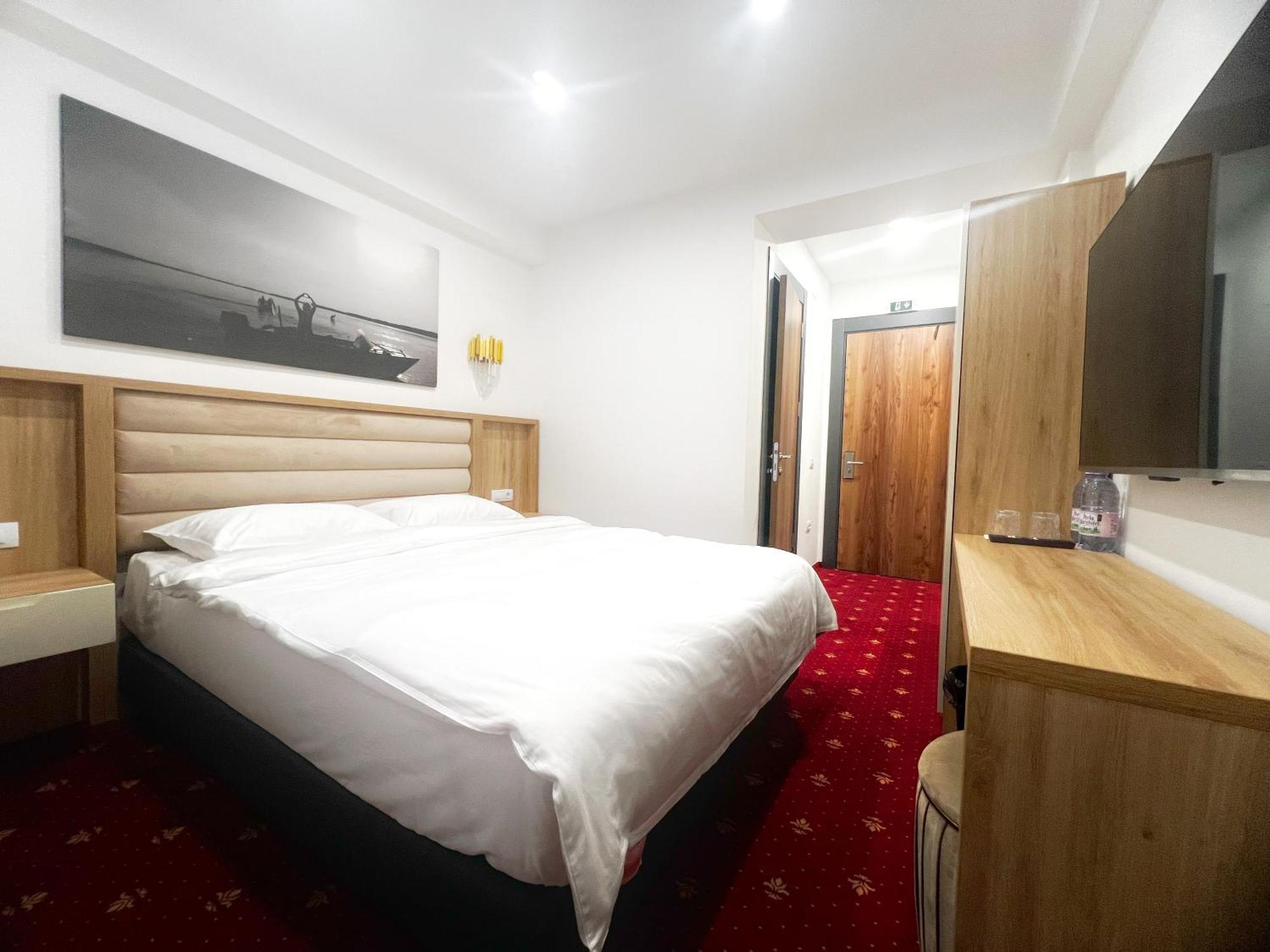 Mimi Hotel Corabia Eksteriør billede